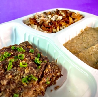 Quibe assado, arroz com lentilha e cebola caramelizada e baba ganoush -350g