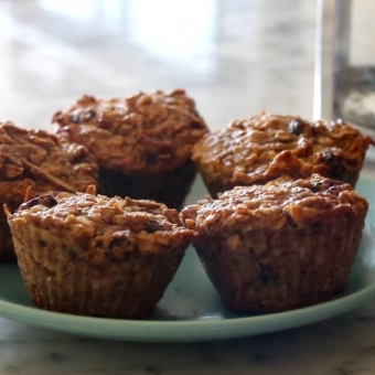 Bolo de Maçã com Nozes e Passas
